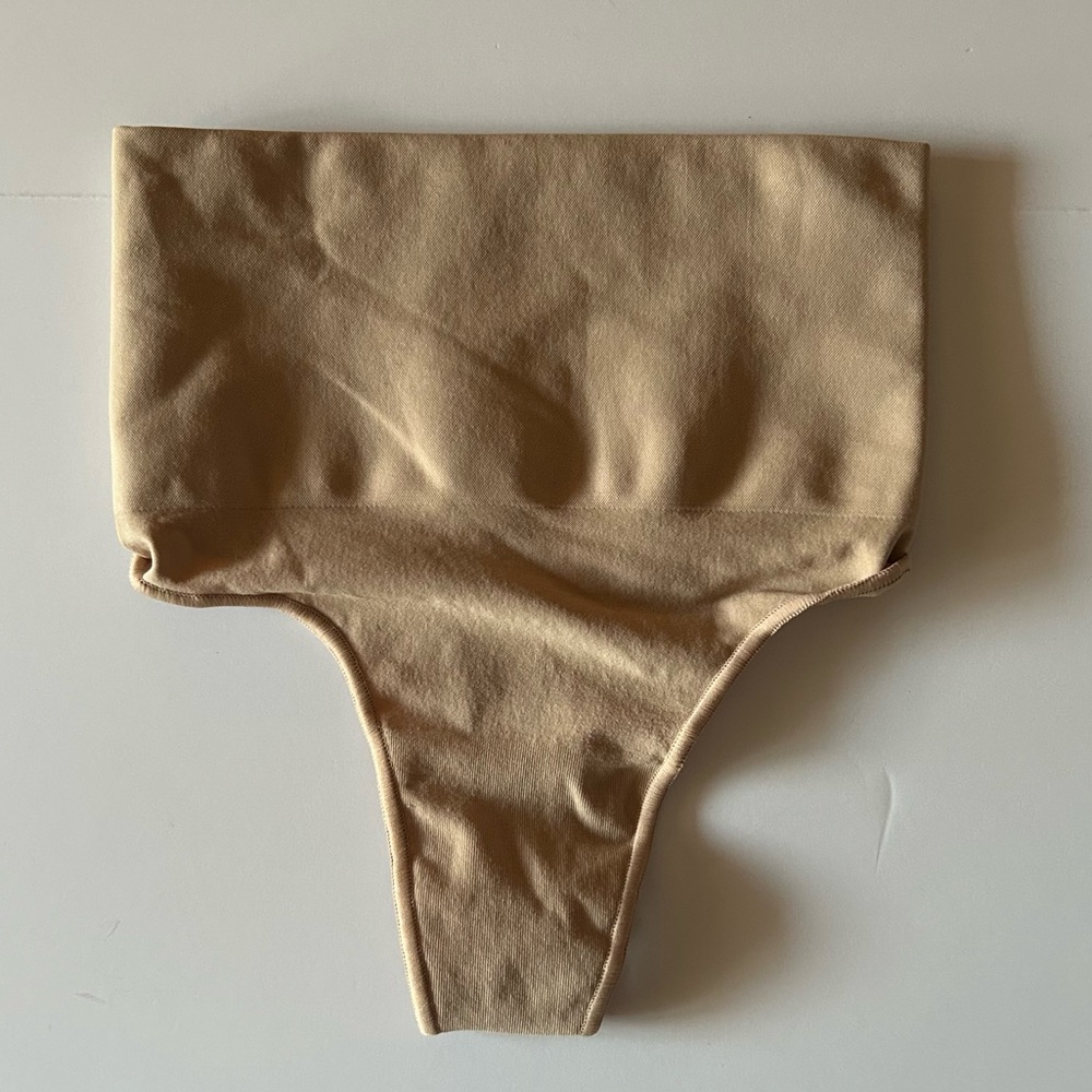 Skims Core Control thong in Clay size S/M